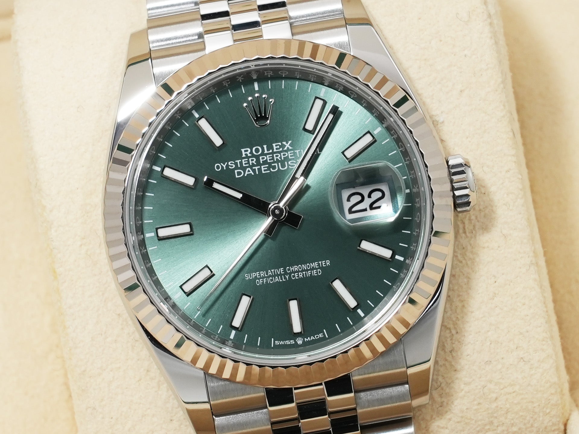 Rolex Datejust 36 Ref. 126234 Stainless Steel/White Gold Mint Green Dial Jubilee Bracelet Excellent Used Condition twbaah6n