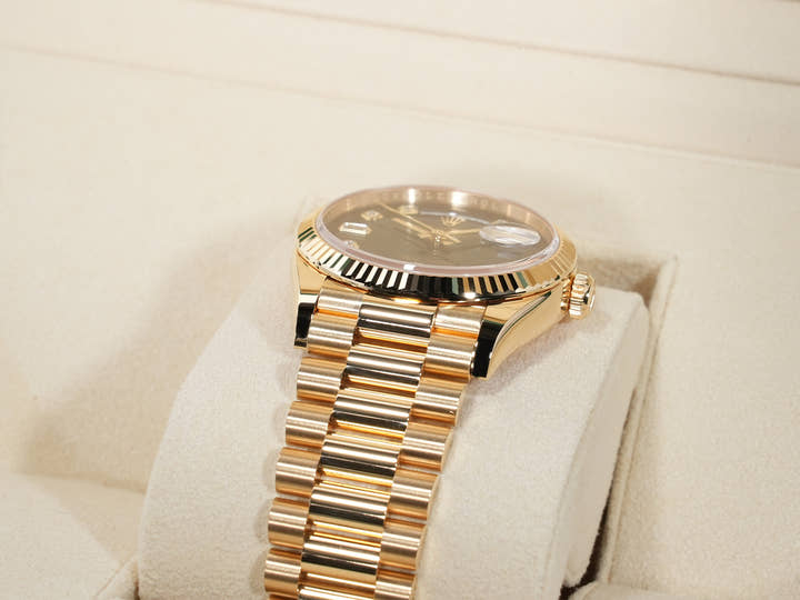 Rolex Day-Date 36 Ref. 128238A Yellow Gold Green Ombre Dial Pre-Owned c4e2867z