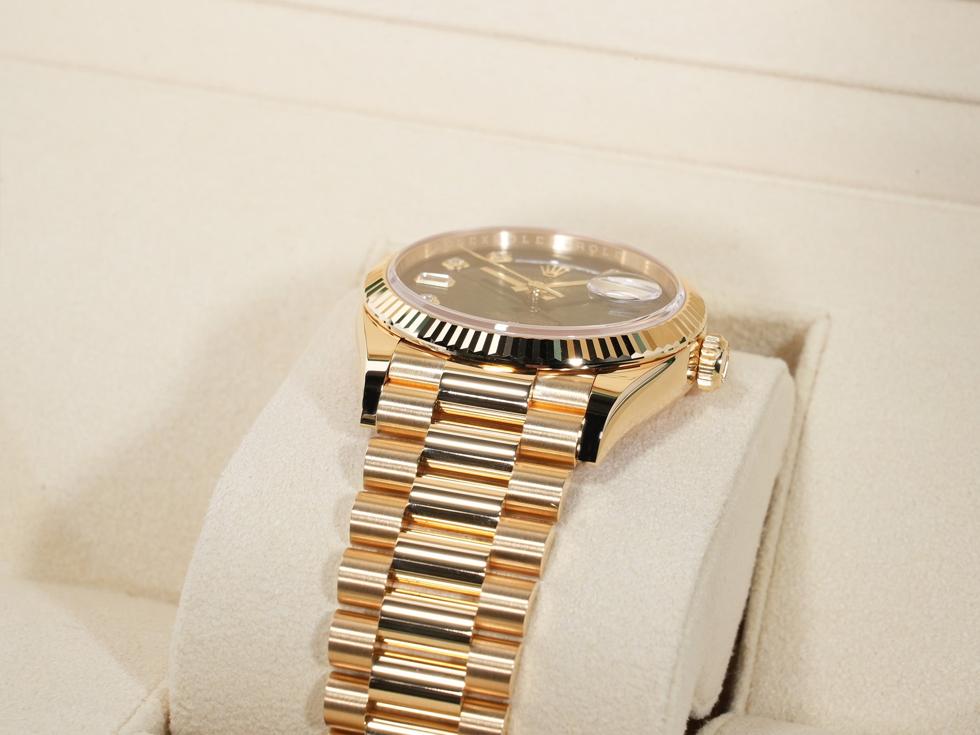 Rolex Day-Date 36 Ref. 128238A Yellow Gold Green Ombre Dial Pre-Owned c4e2867z
