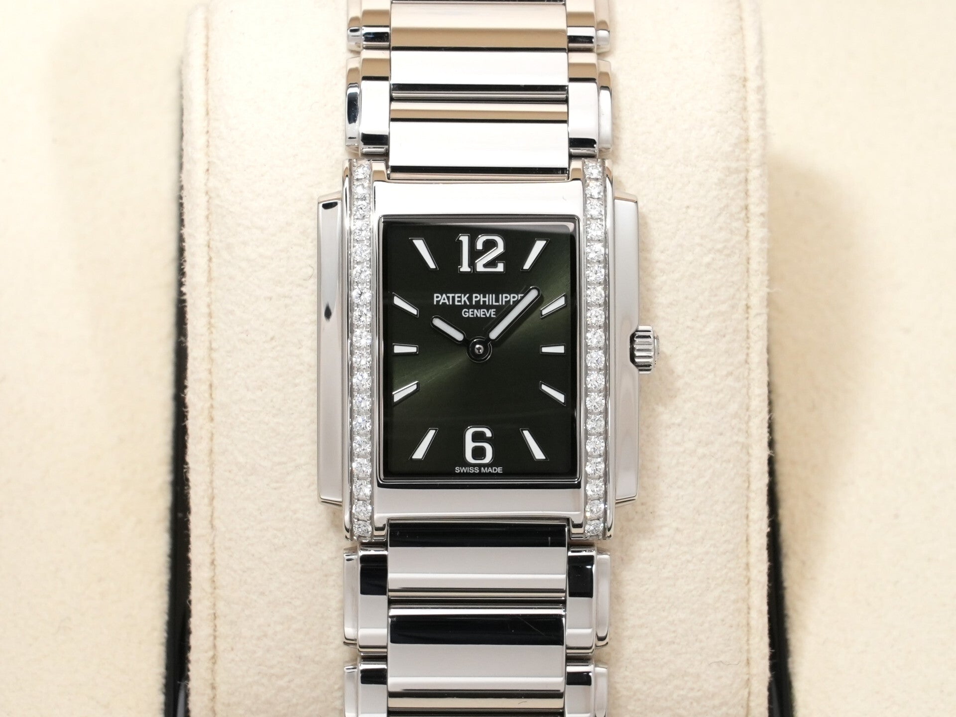 パテックフィリップ Twenty-4 Ref.4910/1200A-011 ステンレススチール オリーブグリーン文字盤 中古 4y78g2nn