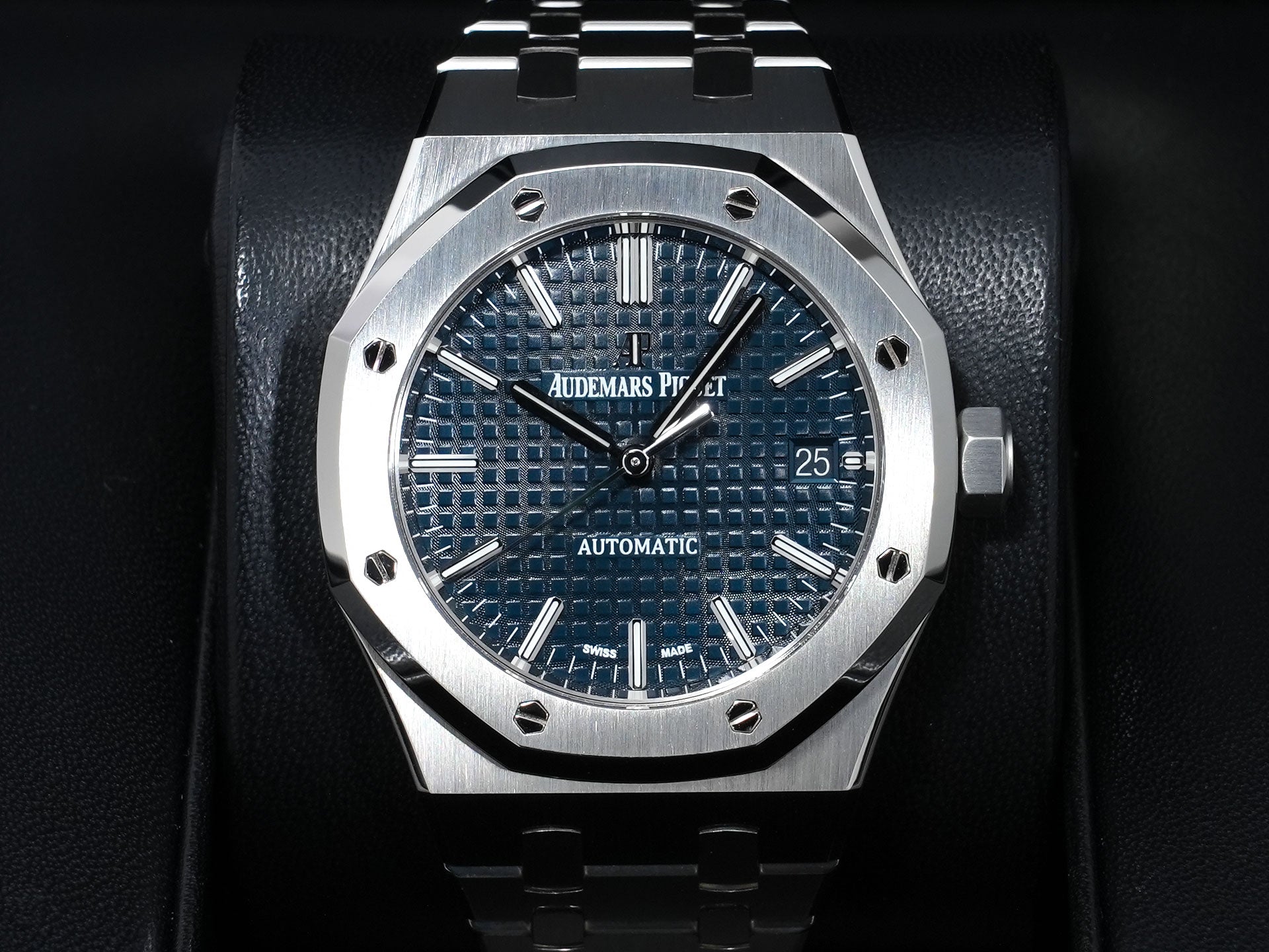 Audemars Piguet Royal Oak Ref.15450ST.OO.1256ST.03 Stainless Steel Blue Dial Excellent Condition cc8coxje