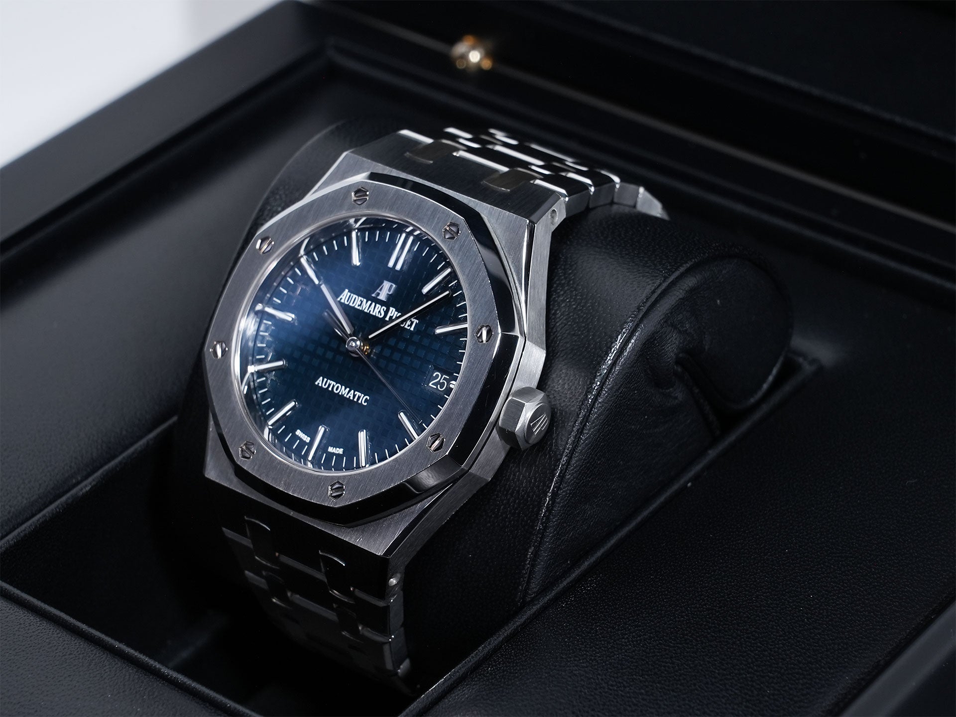Audemars Piguet Royal Oak Ref.15450ST.OO.1256ST.03 Stainless Steel Blue Dial Excellent Condition cc8coxje