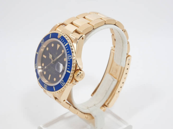 Rolex Submariner Date Ref. 16808 Yellow Gold Blue Dial Pre-owned swcopyzn