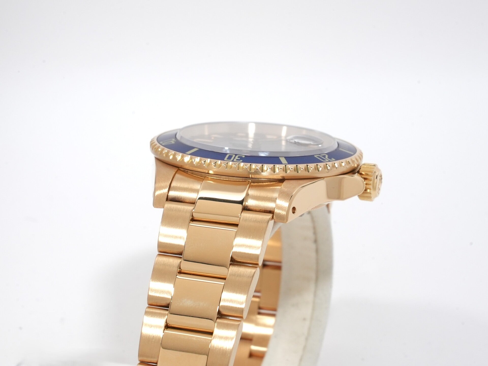 Rolex Submariner Date Ref. 16808 Yellow Gold Blue Dial Pre-owned swcopyzn
