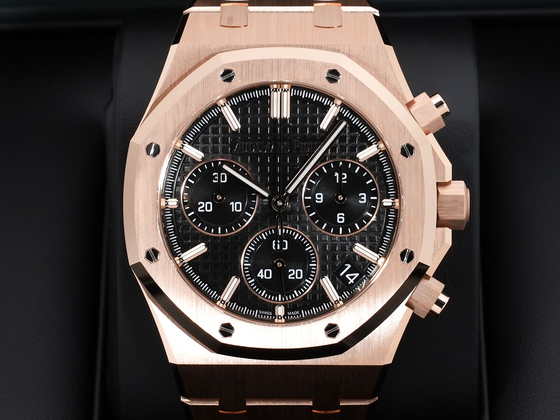 Audemars Piguet Royal Oak Chronograph Ref.26240OR.OO.D002CR.02 Pink Gold Black Dial Unused jw8af96r
