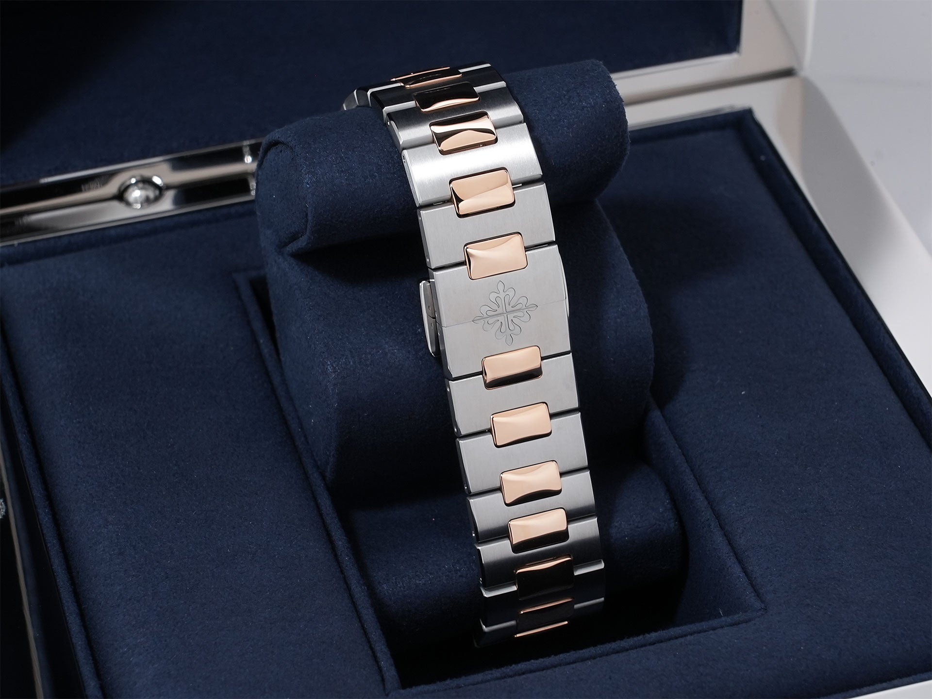 パテックフィリップ キュビタス Ref.5821/1AR-001 ステンレススチール/ローズゴールド ブルーソレイユ文字盤 未使用 ces9tzyf