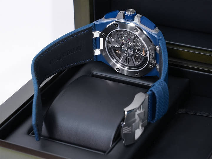 オーデマピゲ ロイヤルオーク オフショア クロノグラフ Ref.26420CD.OO.A029VE.01 “ナイトブルー”セラミック ベージュ文字盤 未使用 3cg8dbdc