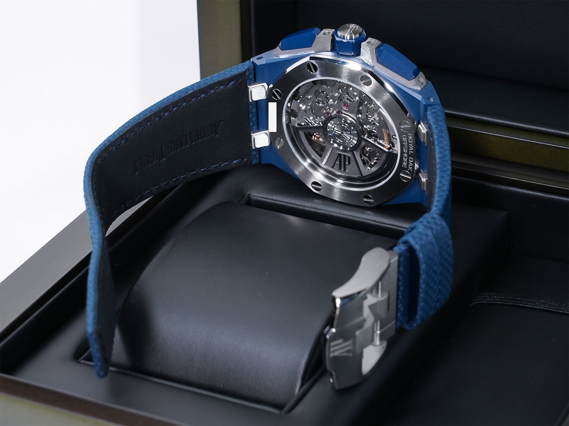 オーデマピゲ ロイヤルオーク オフショア クロノグラフ Ref.26420CD.OO.A029VE.01 “ナイトブルー”セラミック ベージュ文字盤 未使用 3cg8dbdc