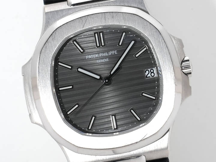 パテックフィリップ ノーチラス Ref.5711G-001 ホワイトゴールド グレー文字盤 中古 68pgvv2e