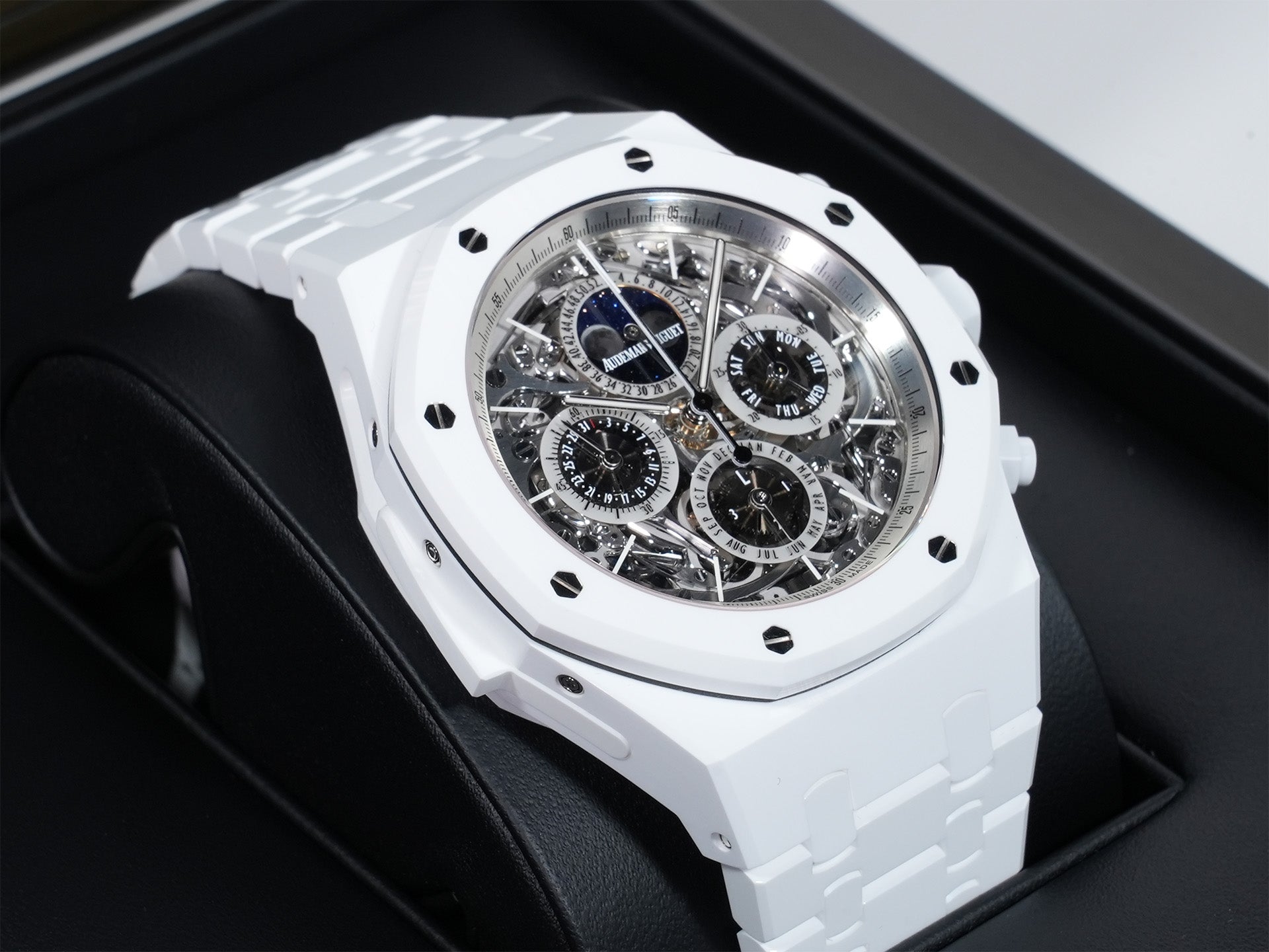 Audemars Piguet Royal Oak Grande Complication Ref.26605CB.OO.1248CB.01 White Ceramic Sapphire Dial Unused jgudz77f