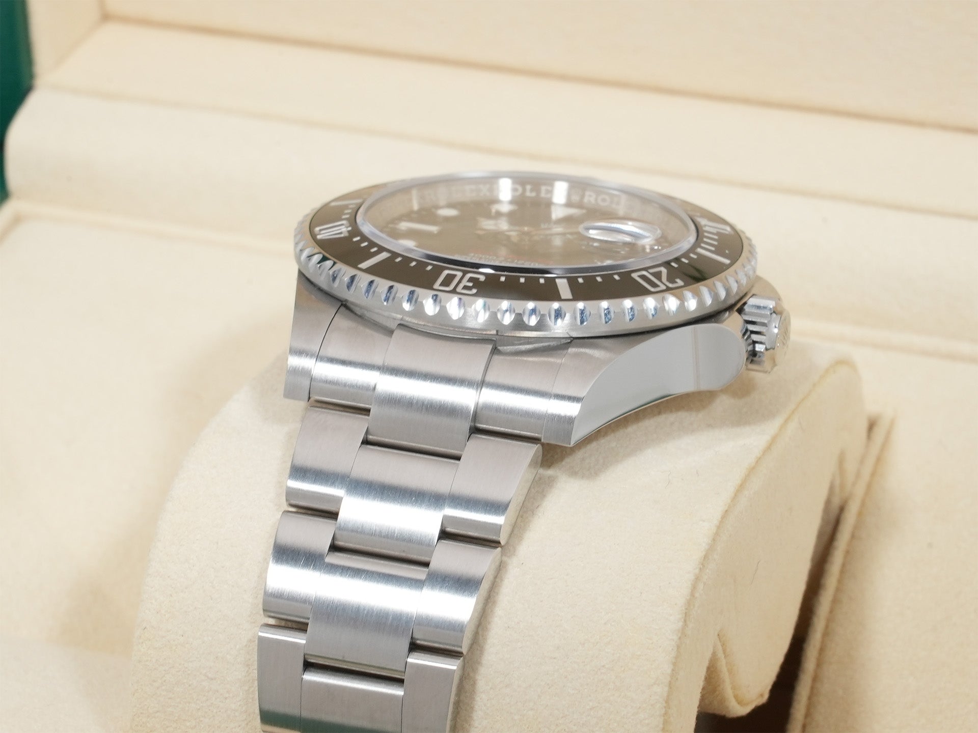 ロレックス シードゥエラー Ref.126600 ステンレススチール ブラック文字盤 美品 9joituzw