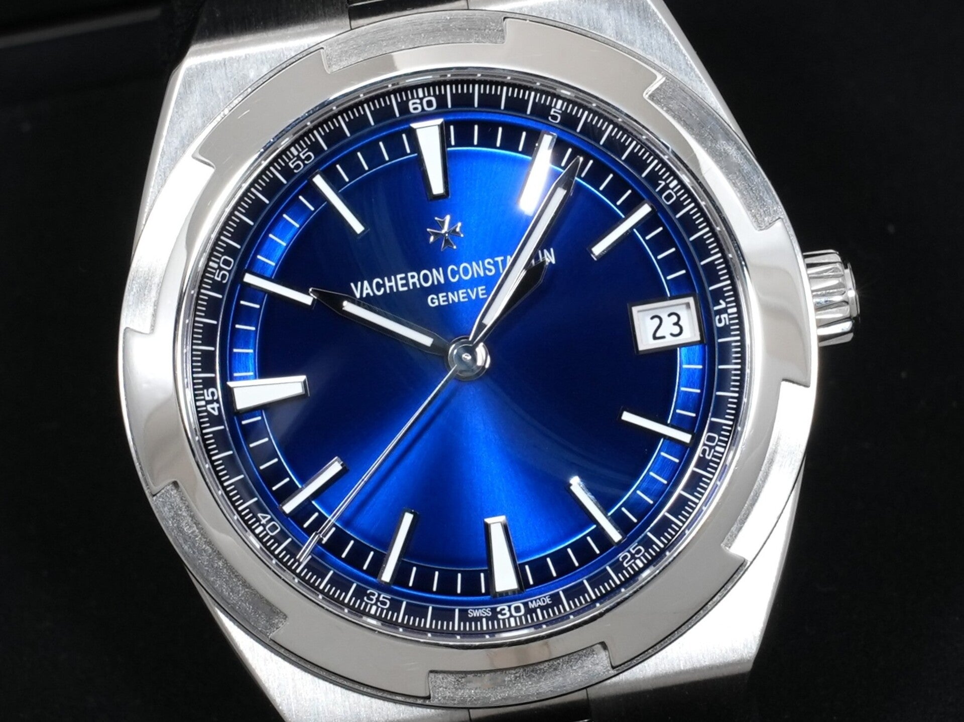 ヴァシュロンコンスタンタン オーヴァーシーズ Ref.4500V/110A-B128 ステンレススチール ブルー文字盤 中古 f6vbkoii