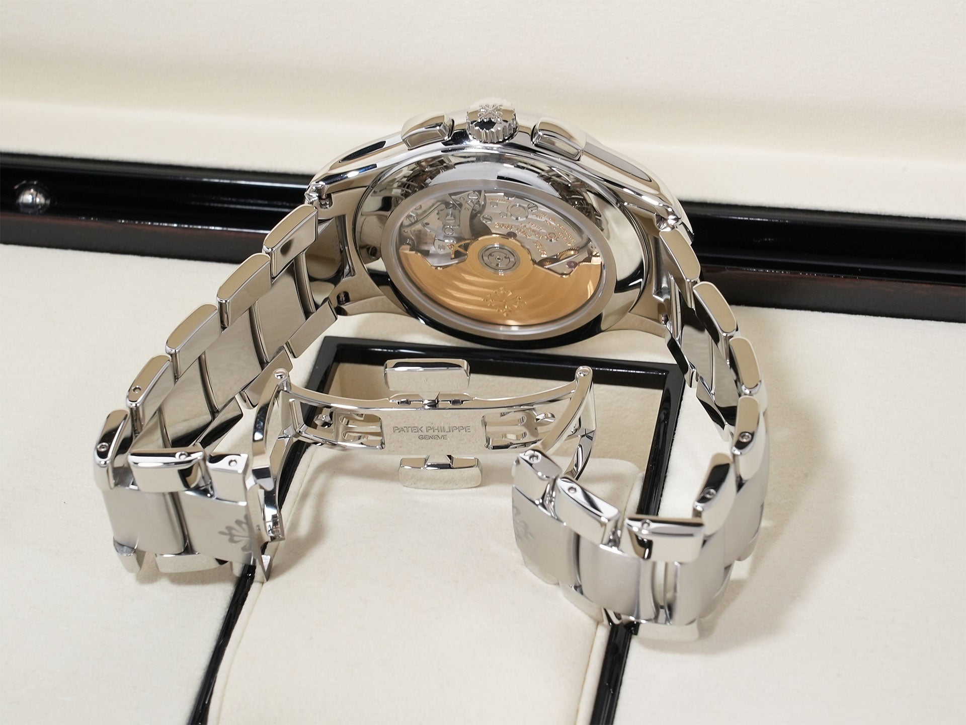パテックフィリップ アニュアルカレンダー クロノグラフ Ref.5905/1A-001 ステンレススチール オリーブグリーン ソレイユ文字盤 未使用 kppiiezt
