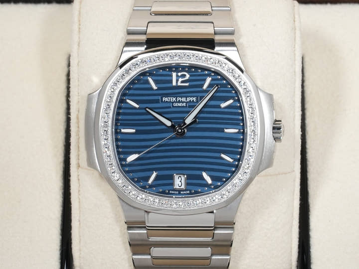 パテックフィリップ ノーチラス Ref.7118/1200A-001 ステンレススチール ブルー オパーリン文字盤 未使用 9jfgrmks