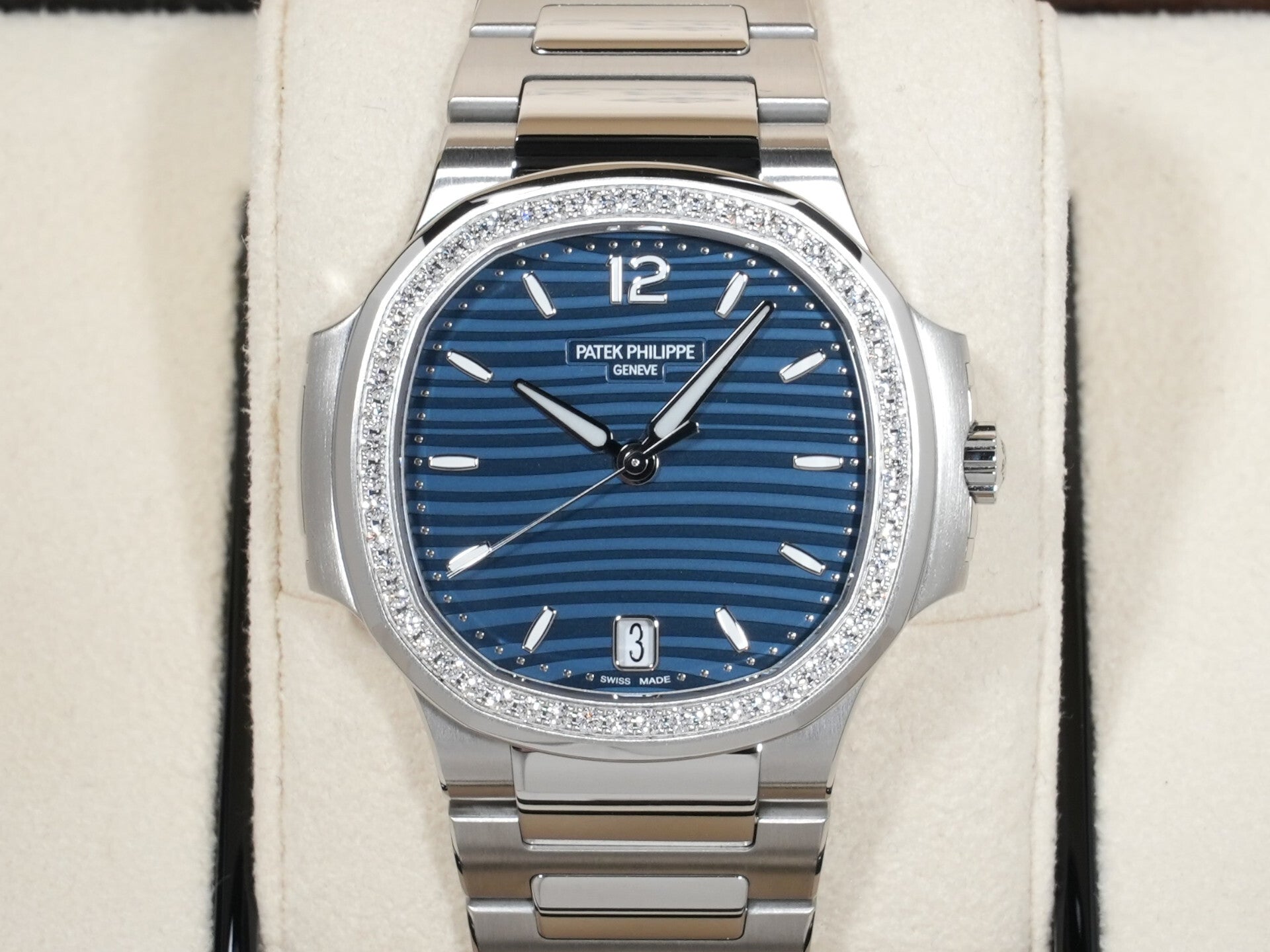 パテックフィリップ ノーチラス Ref.7118/1200A-001 ステンレススチール ブルー オパーリン文字盤 未使用 9jfgrmks