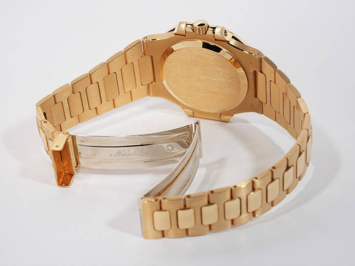 Patek Philippe Nautilus Ref. 3800/1J Yellow Gold Champagne Dial Excellent Condition dgv98pdq
