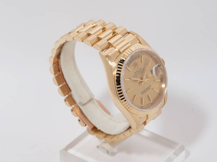 Rolex Day-Date 36 Ref. 18238 Yellow Gold Champagne Dial Pre-Owned cwqpe2ma