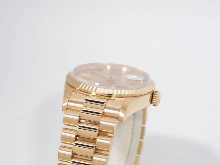 Rolex Day-Date 36 Ref. 18238 Yellow Gold Champagne Dial Pre-Owned cwqpe2ma