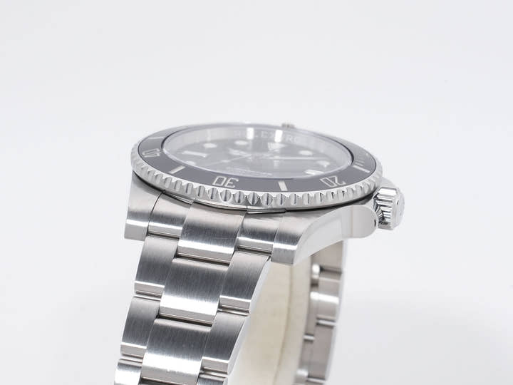 Rolex Submariner No-Date Ref. 114060 Stainless Steel Black Dial Excellent Condition m84vzpr8