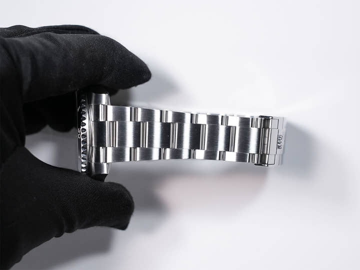 Rolex Submariner No-Date Ref. 114060 Stainless Steel Black Dial Excellent Condition m84vzpr8