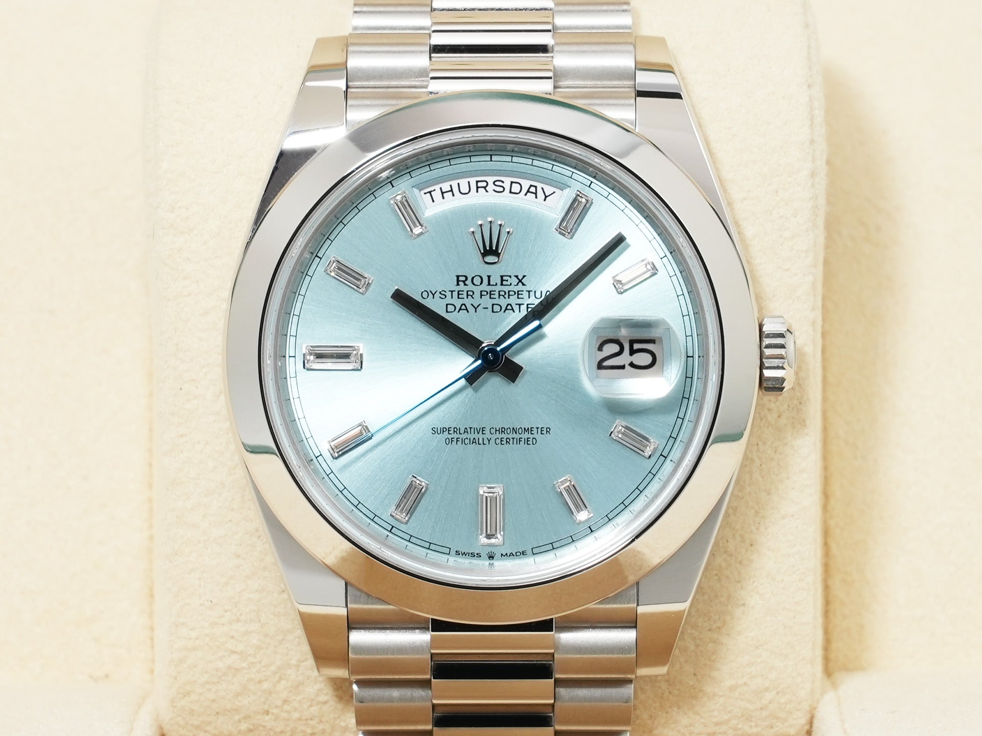 Rolex Day-Date 40 Ref. 228206A Platinum Ice Blue Dial Used 9s8jdspz