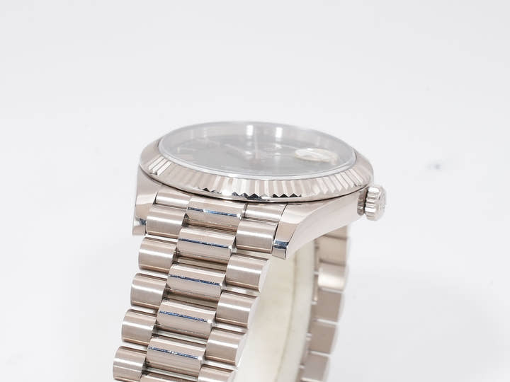 ロレックス デイデイト40 Ref.228239 ホワイトゴールド オリーブグリーン文字盤 中古 zhovcmh8