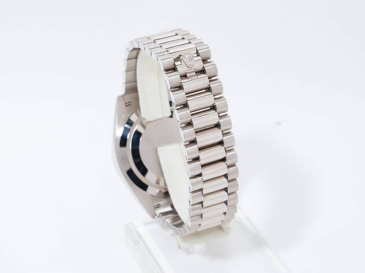 ロレックス デイデイト40 Ref.228239 ホワイトゴールド オリーブグリーン文字盤 中古 zhovcmh8