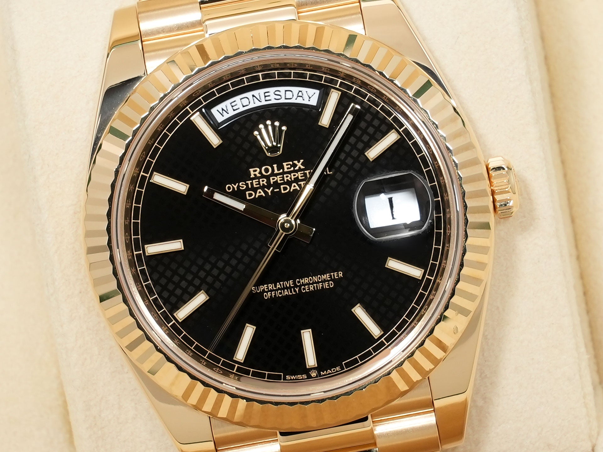 ロレックス デイデイト40 Ref.228238 イエローゴールド ブラックダイアゴナル文字盤 美品 c5yaucak