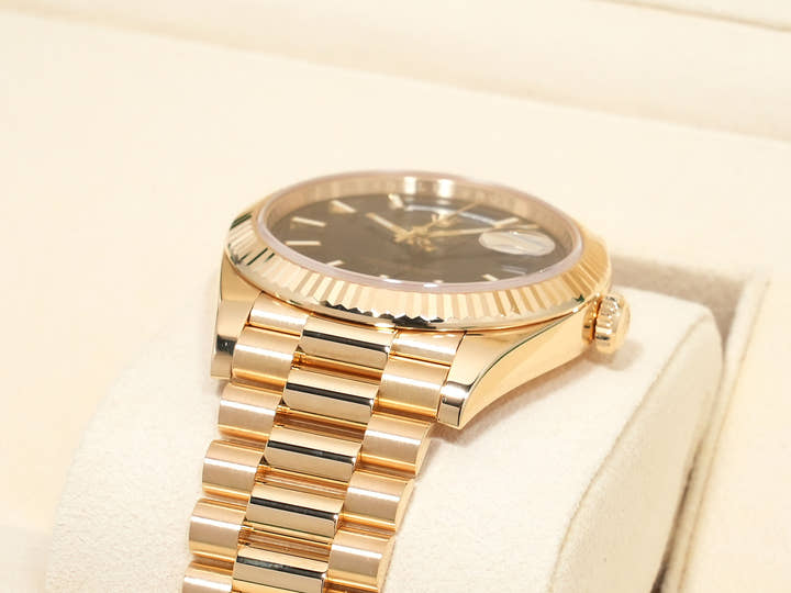 ロレックス デイデイト40 Ref.228238 イエローゴールド ブラックダイアゴナル文字盤 美品 c5yaucak