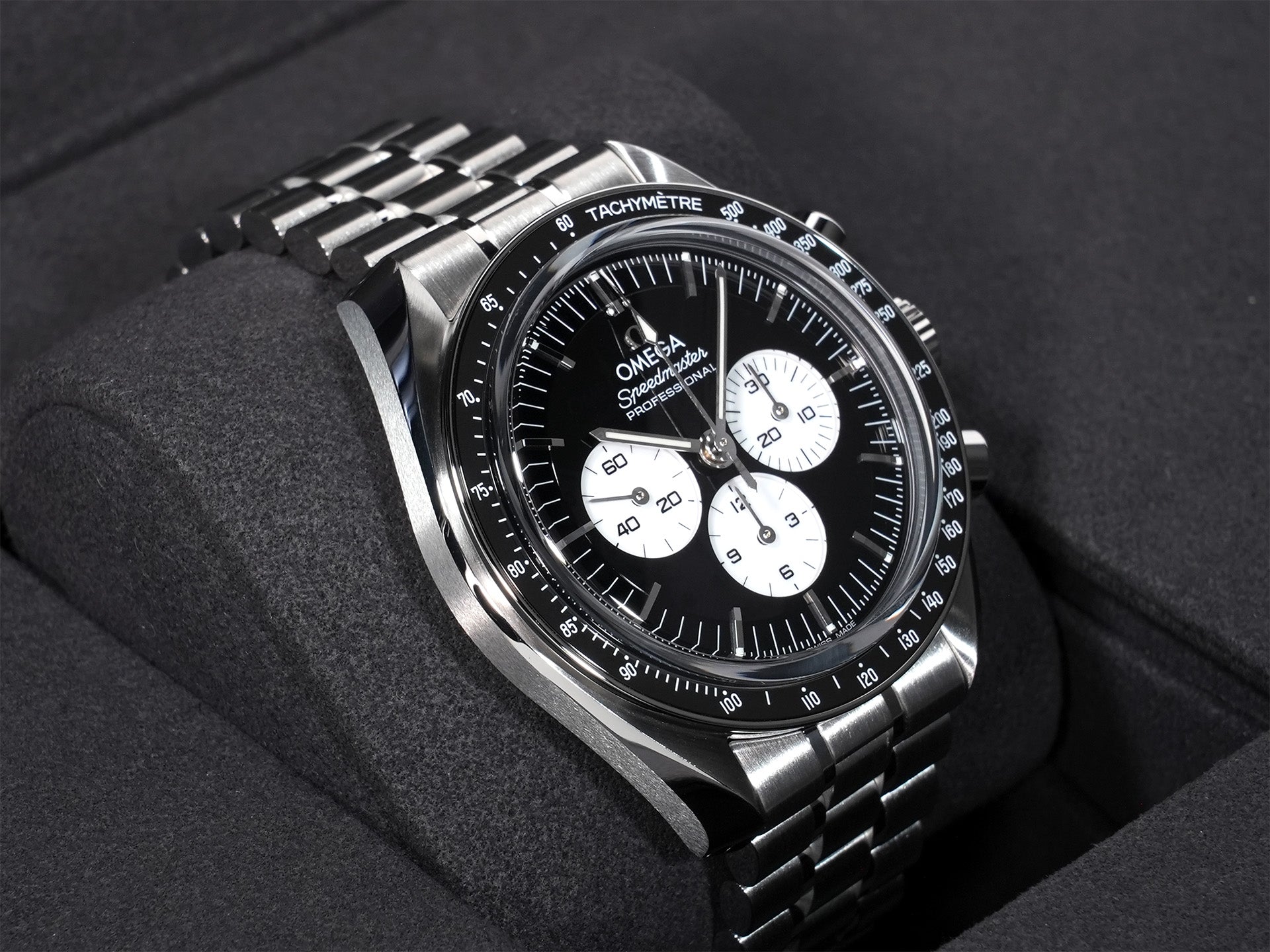 オメガ スピードマスター ムーンウォッチ プロフェッショナル Ref.310.30.42.50.01.004 ステンレススチール ブラックxホワイト文字盤 未使用 q4zv4dxo