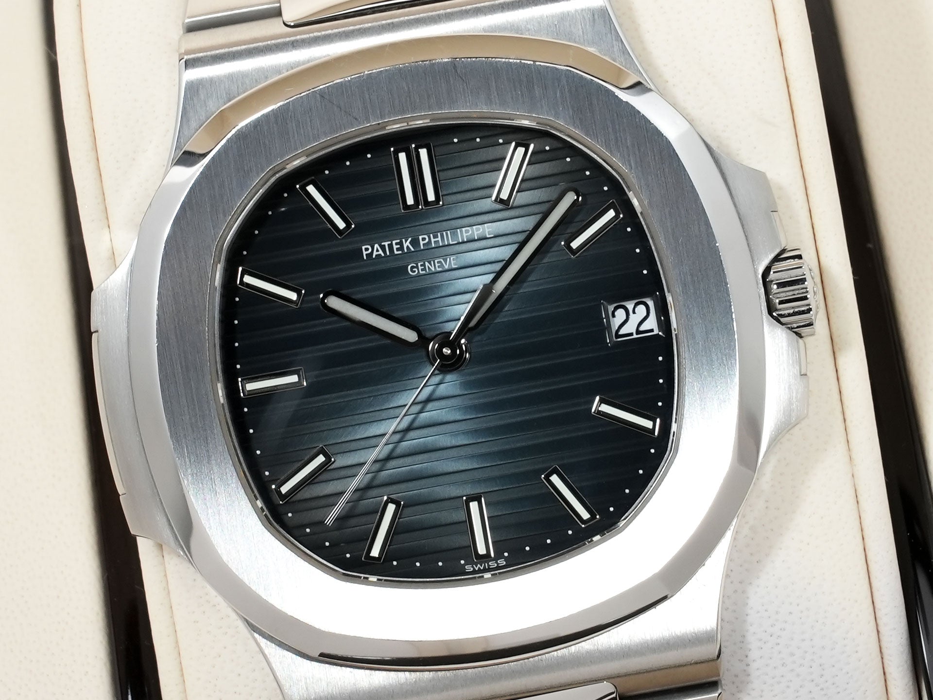 パテックフィリップ ノーチラス Ref.5711/1A-010 ステンレススチール ブルー文字盤 中古 ih8kmamr