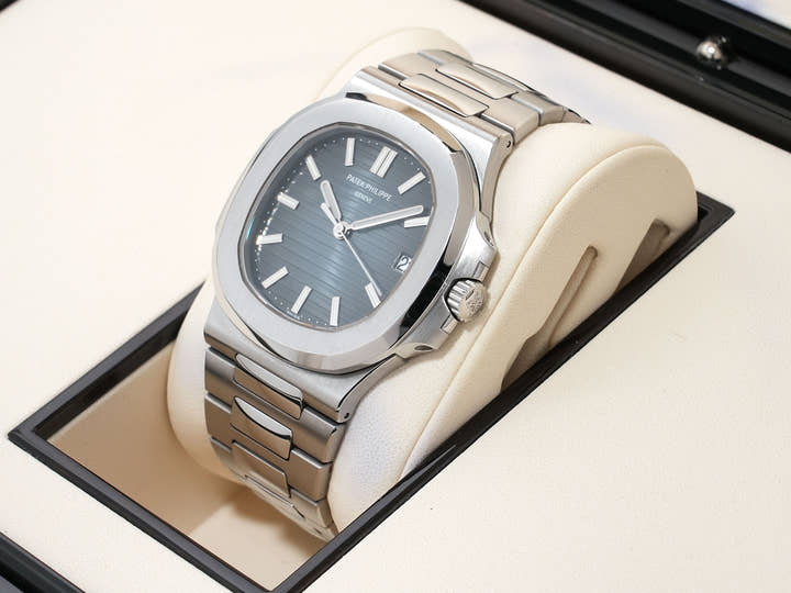 パテックフィリップ ノーチラス Ref.5711/1A-010 ステンレススチール ブルー文字盤 中古 ih8kmamr