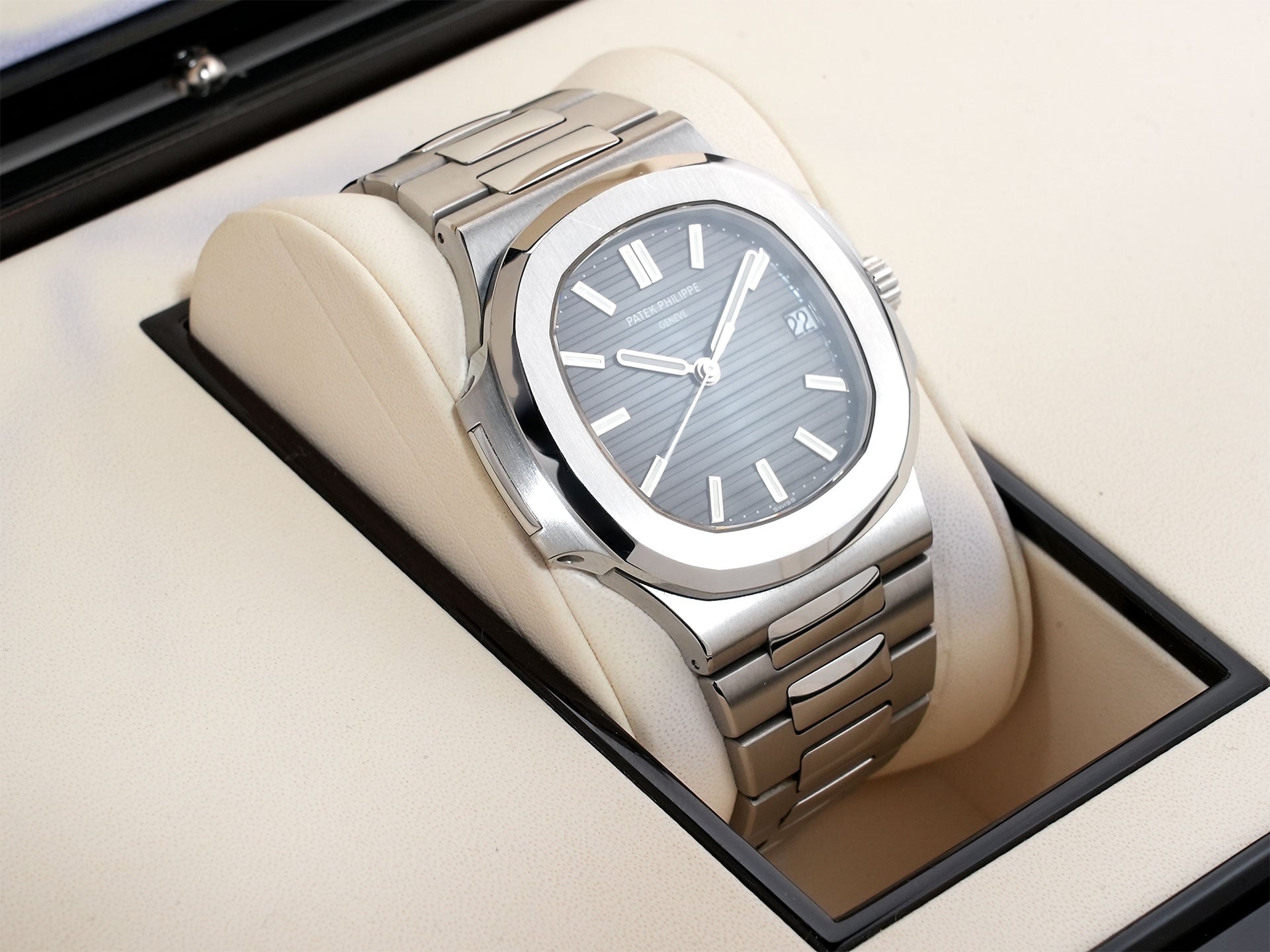 パテックフィリップ ノーチラス Ref.5711/1A-010 ステンレススチール ブルー文字盤 中古 ih8kmamr