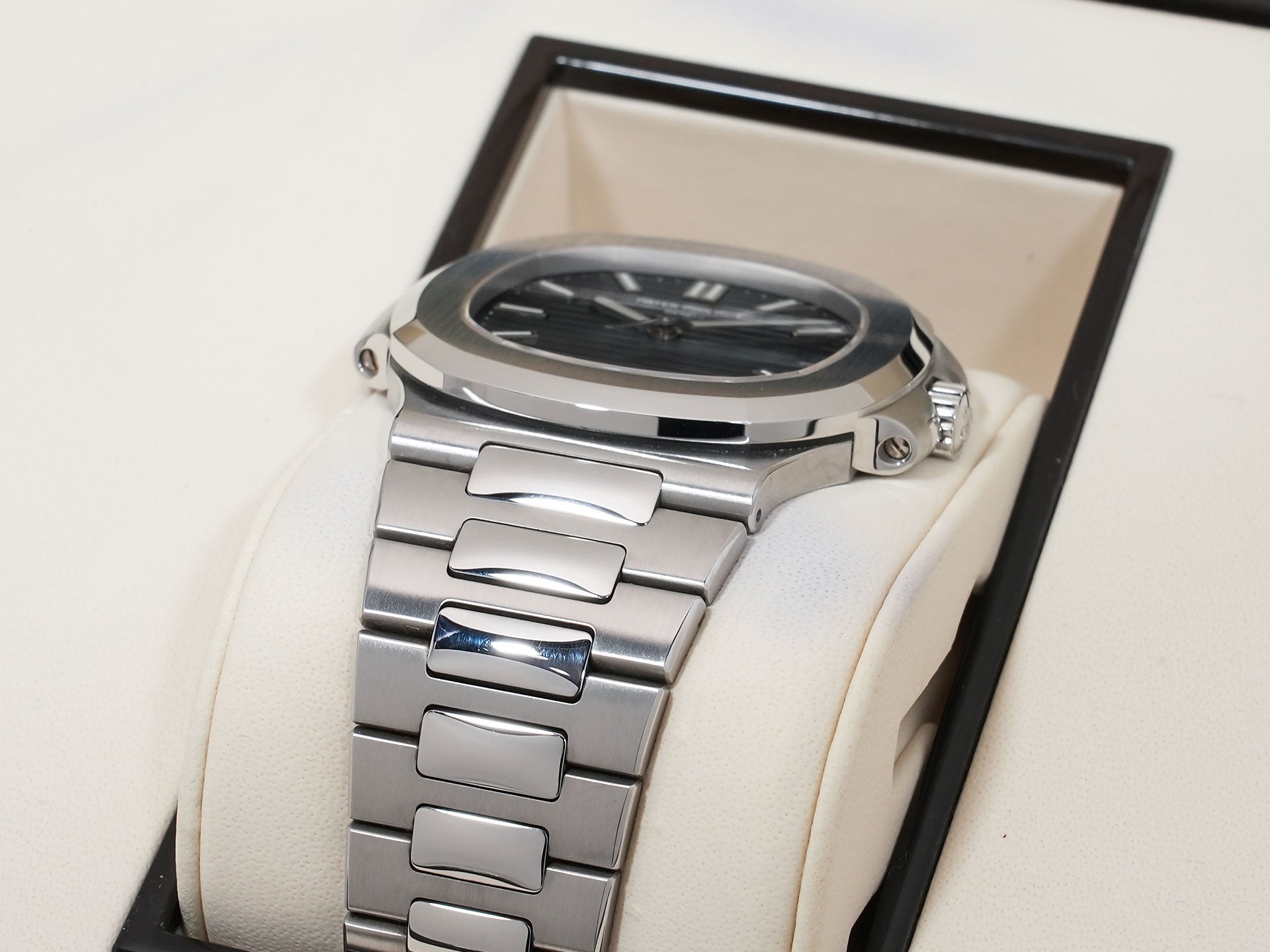 パテックフィリップ ノーチラス Ref.5711/1A-010 ステンレススチール ブルー文字盤 中古 ih8kmamr
