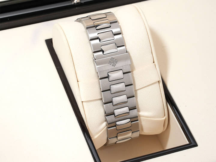 パテックフィリップ ノーチラス Ref.5711/1A-010 ステンレススチール ブルー文字盤 中古 ih8kmamr