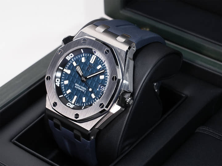 Audemars Piguet Royal Oak Offshore Diver Ref.15720ST.OO.A027CA.01 Stainless Steel Blue Dial Excellent Used Condition 3kojst9k