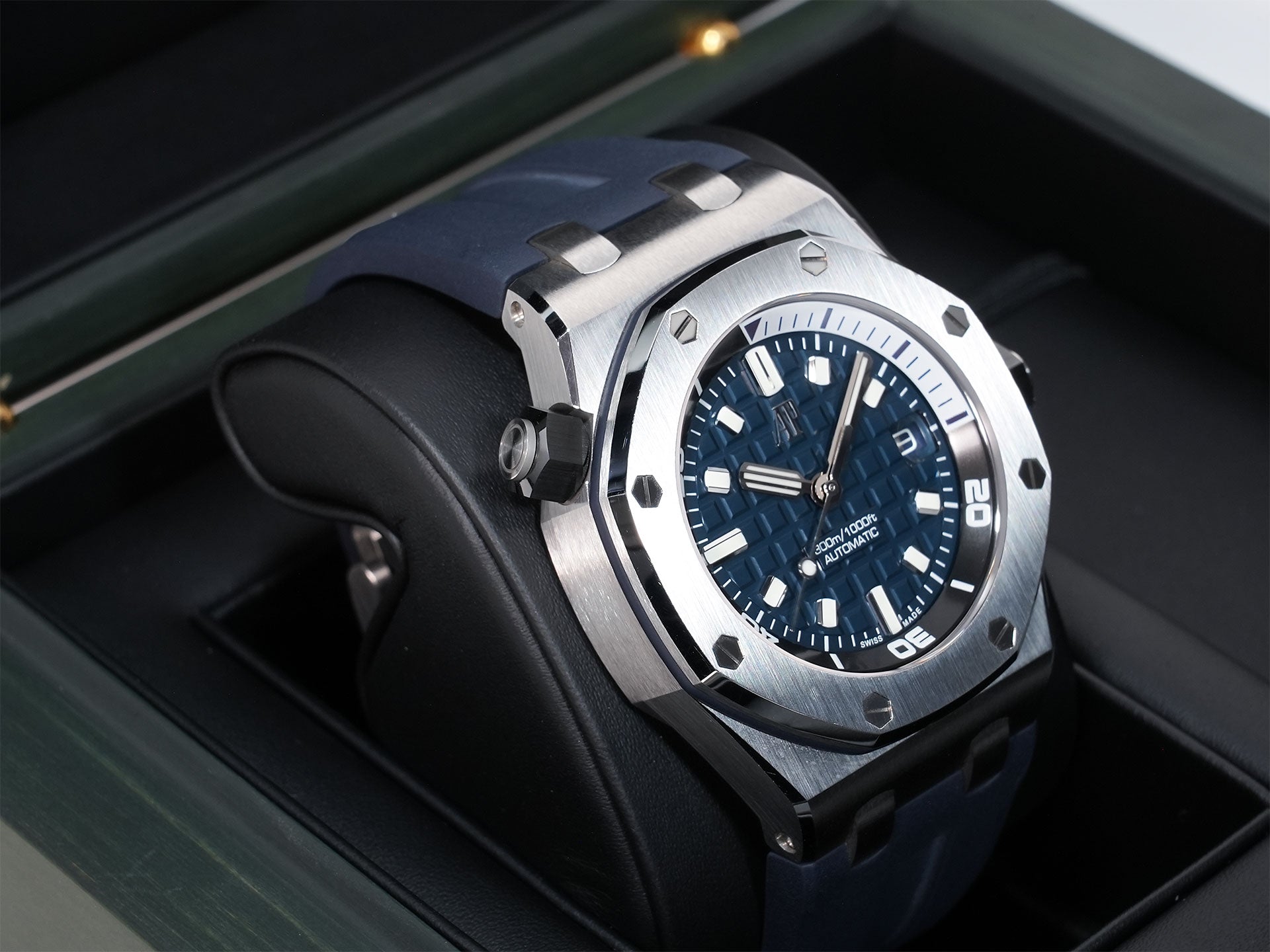 Audemars Piguet Royal Oak Offshore Diver Ref.15720ST.OO.A027CA.01 Stainless Steel Blue Dial Excellent Used Condition 3kojst9k