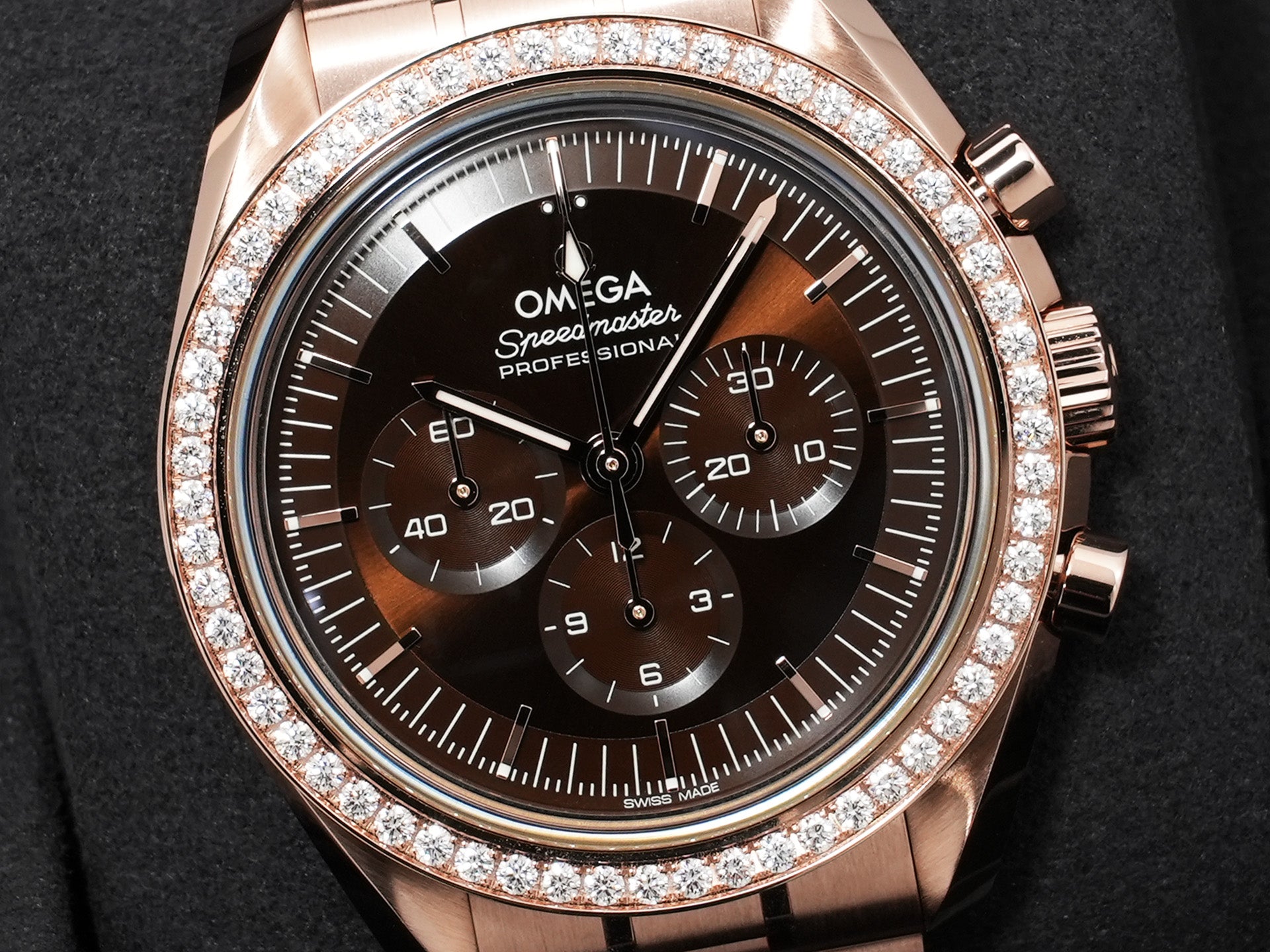 オメガ スピードマスター ムーンウォッチ プロフェッショナル Ref.310.55.42.50.13.001 セドナゴールド ブラウン文字盤 未使用 yggssm86