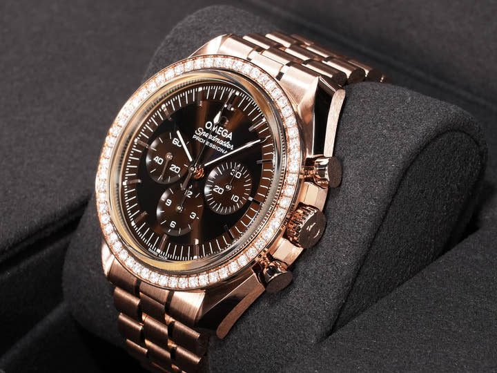 オメガ スピードマスター ムーンウォッチ プロフェッショナル Ref.310.55.42.50.13.001 セドナゴールド ブラウン文字盤 未使用 yggssm86