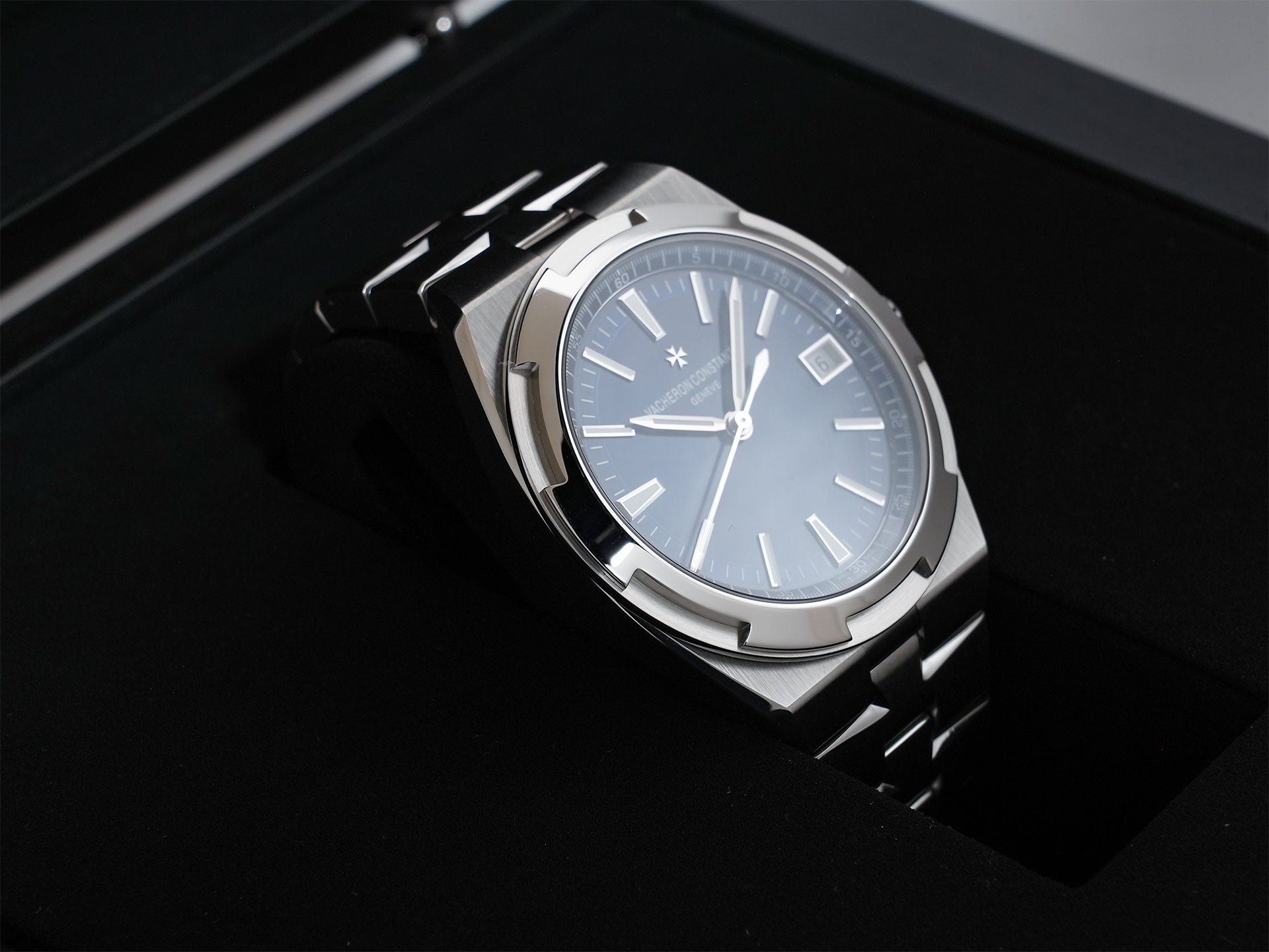 ヴァシュロンコンスタンタン オーヴァーシーズ Ref.4500V/110A-B128 ステンレススチール ブルー文字盤 中古 vrqp5dut