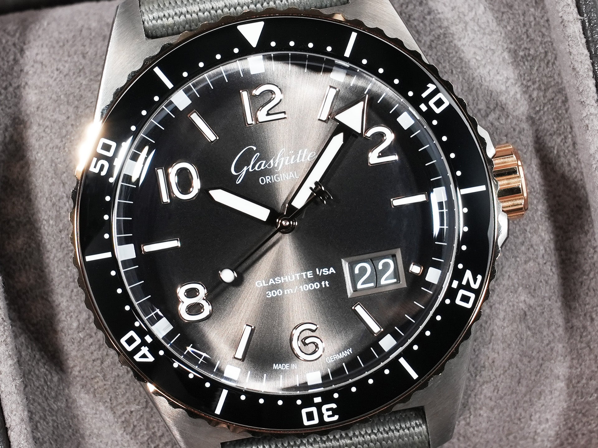 Glashütte Original SeaQ Panorama Date Ref. 1-36-13-04-91-34 Red Gold/Stainless Steel Grey Dial Excellent Condition yewfuq2z