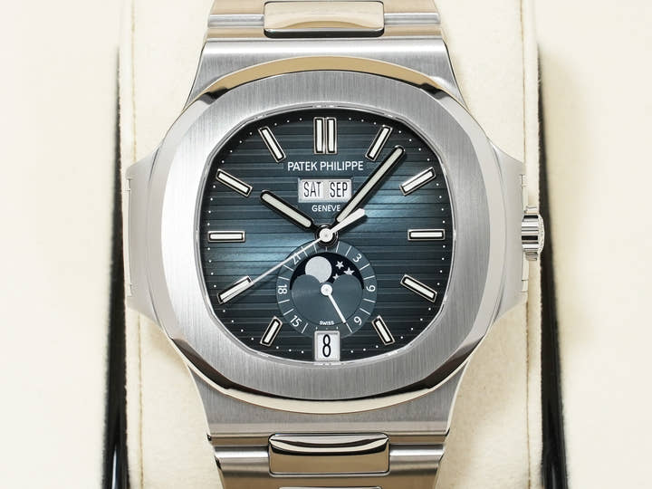 Patek Philippe Nautilus Annual Calendar Moon Phase Ref. 5726/1A-014 Stainless Steel, Blue, Black-Gradation Dial, Unused 96s5cw2p