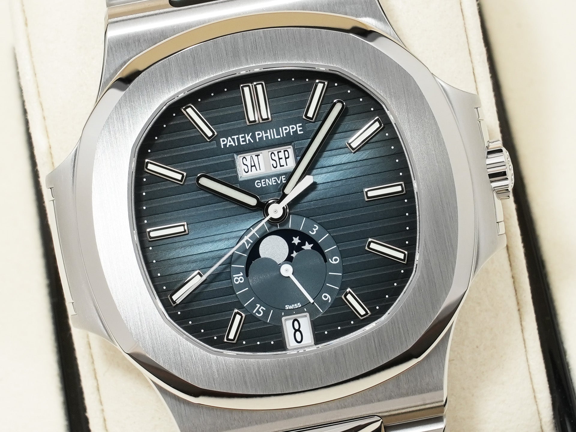 Patek Philippe Nautilus Annual Calendar Moon Phase Ref. 5726/1A-014 Stainless Steel, Blue, Black-Gradation Dial, Unused 96s5cw2p