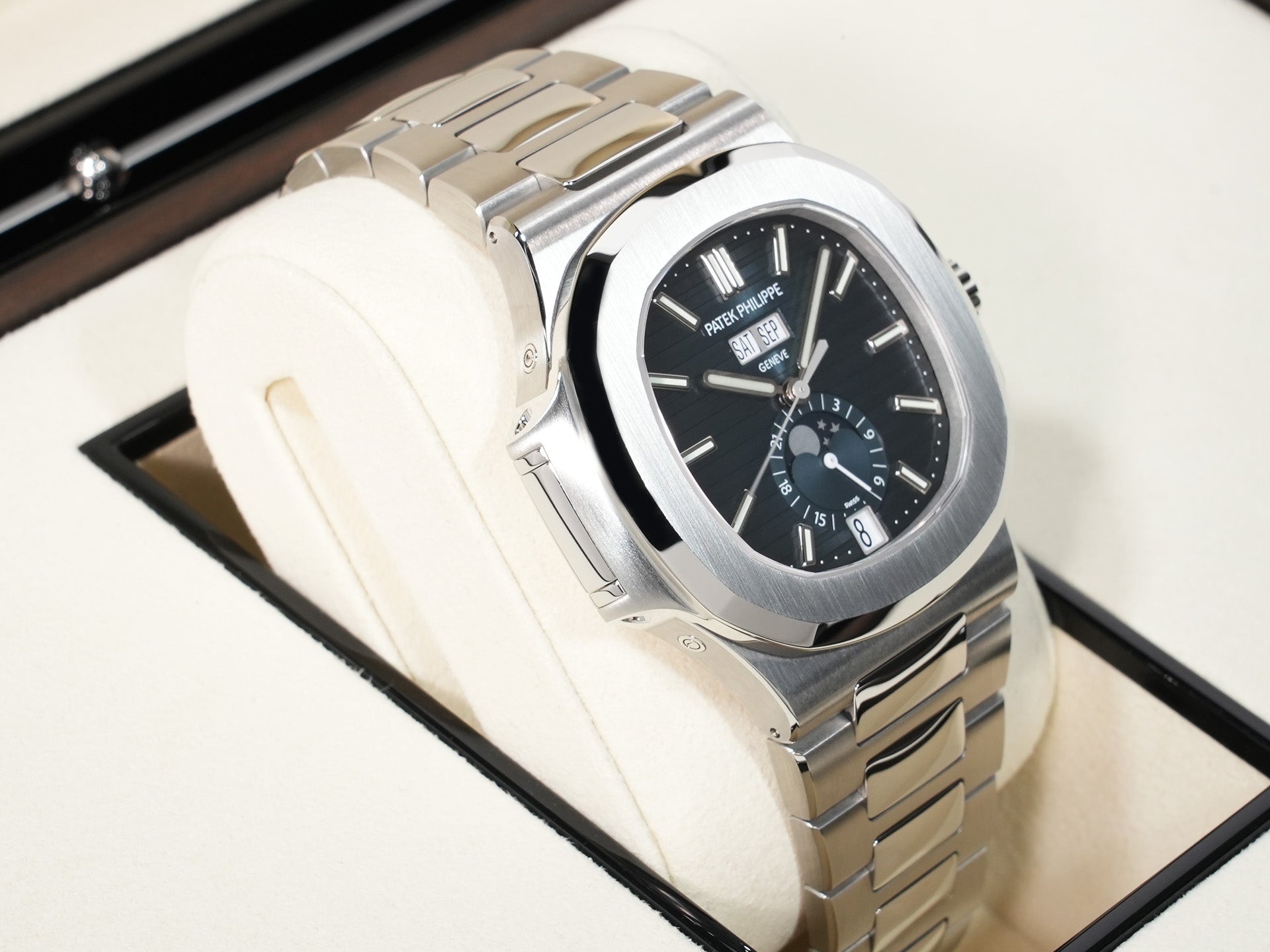 Patek Philippe Nautilus Annual Calendar Moon Phase Ref. 5726/1A-014 Stainless Steel, Blue, Black-Gradation Dial, Unused 96s5cw2p