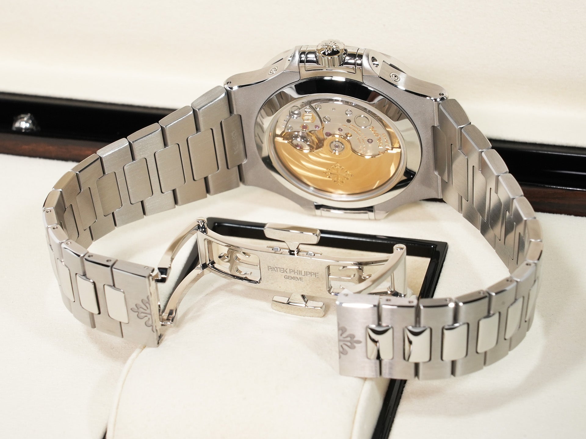 Patek Philippe Nautilus Annual Calendar Moon Phase Ref. 5726/1A-014 Stainless Steel, Blue, Black-Gradation Dial, Unused 96s5cw2p