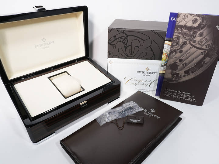 Patek Philippe Nautilus Annual Calendar Moon Phase Ref. 5726/1A-014 Stainless Steel, Blue, Black-Gradation Dial, Unused 96s5cw2p
