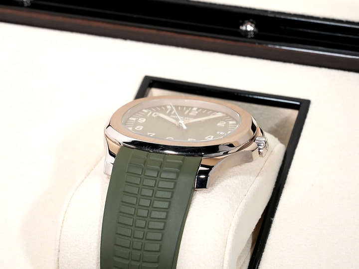 パテックフィリップ アクアノート Ref.5168G-010 ホワイトゴールド カーキグリーン文字盤 中古 77c3cvhz