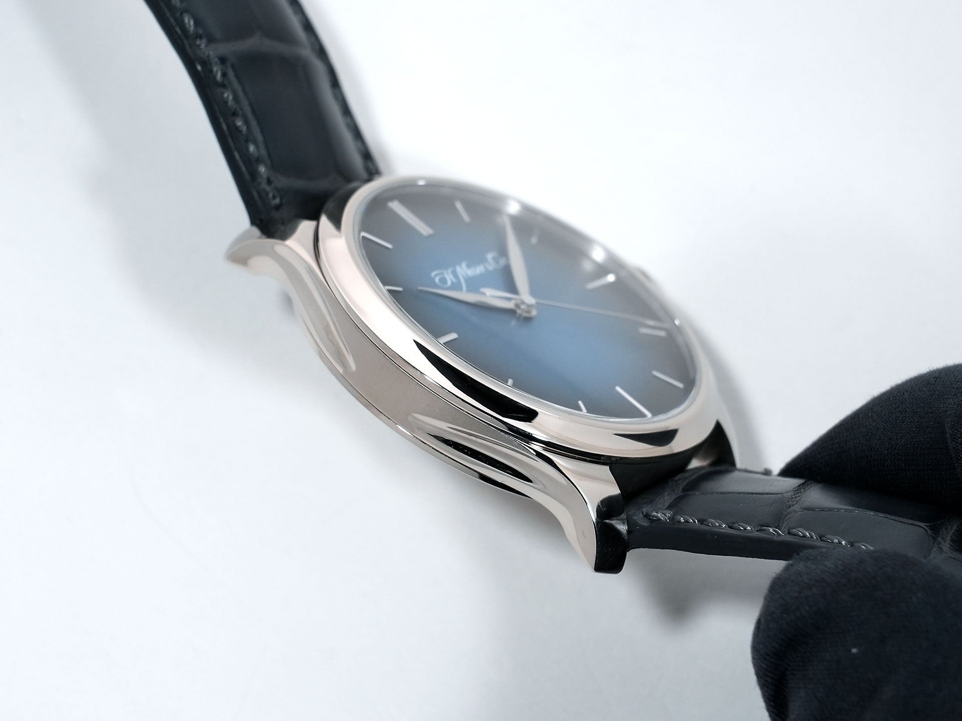 H.モーザー エンデバー センターセコンド Ref.1200-0201 ホワイトゴールド ファンキーブルー文字盤 美中古 x4mt54ay