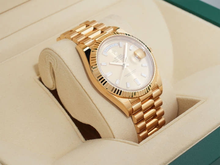 Rolex Day-Date 40 Ref.228238A Yellow Gold Champagne Gold x 10P Baguette Diamond Dial Excellent Used umwez8x8