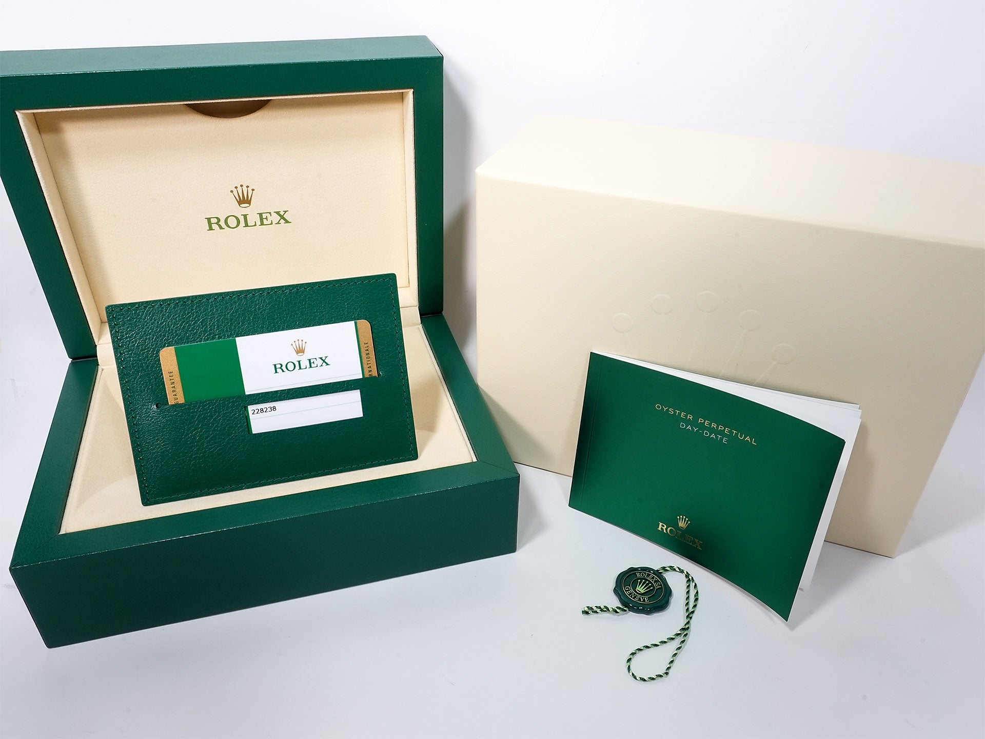Rolex Day-Date 40 Ref.228238A Yellow Gold Champagne Gold x 10P Baguette Diamond Dial Excellent Used umwez8x8